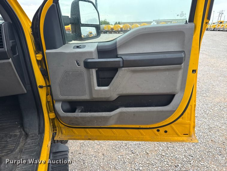 image for item FC4042 2022 Ford F350 Super Duty utility bed pickup truck