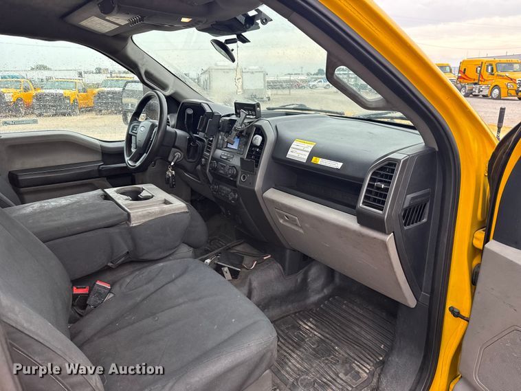 image for item FC4042 2022 Ford F350 Super Duty utility bed pickup truck