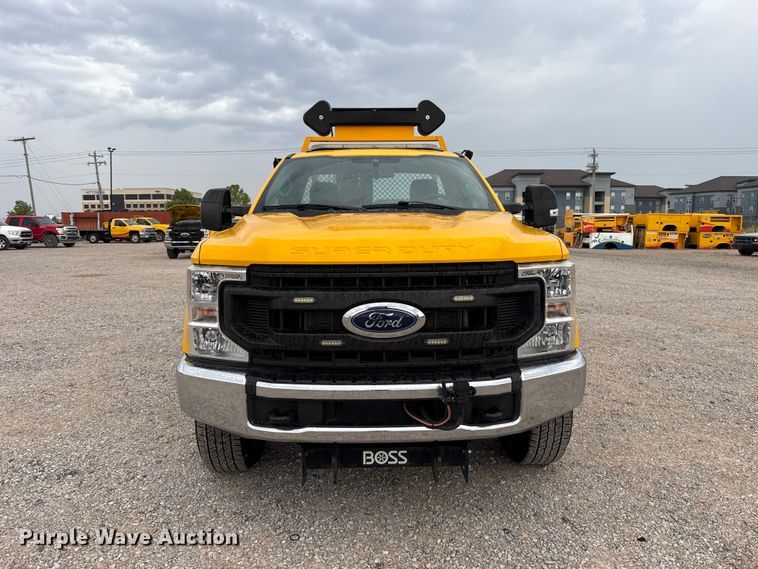 image for item FC4043 2021 Ford F350 Super Duty utility bed pickup truck