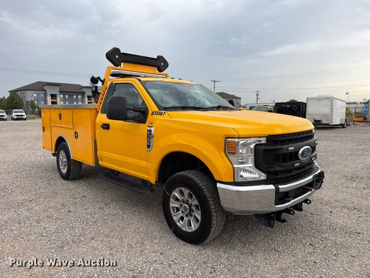 image for item FC4043 2021 Ford F350 Super Duty utility bed pickup truck