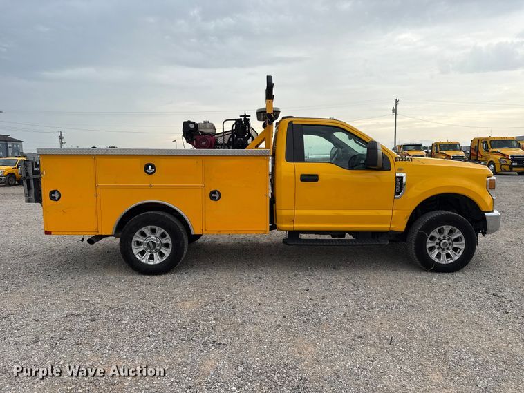 image for item FC4043 2021 Ford F350 Super Duty utility bed pickup truck