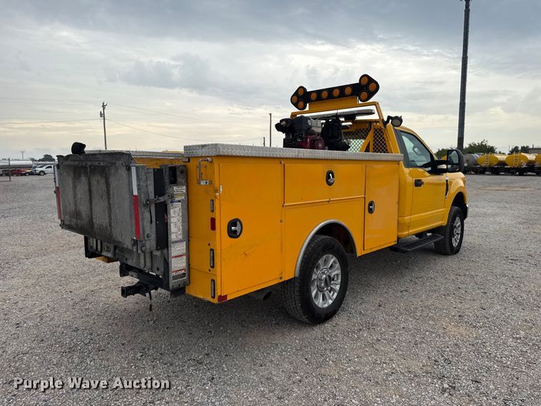 image for item FC4043 2021 Ford F350 Super Duty utility bed pickup truck
