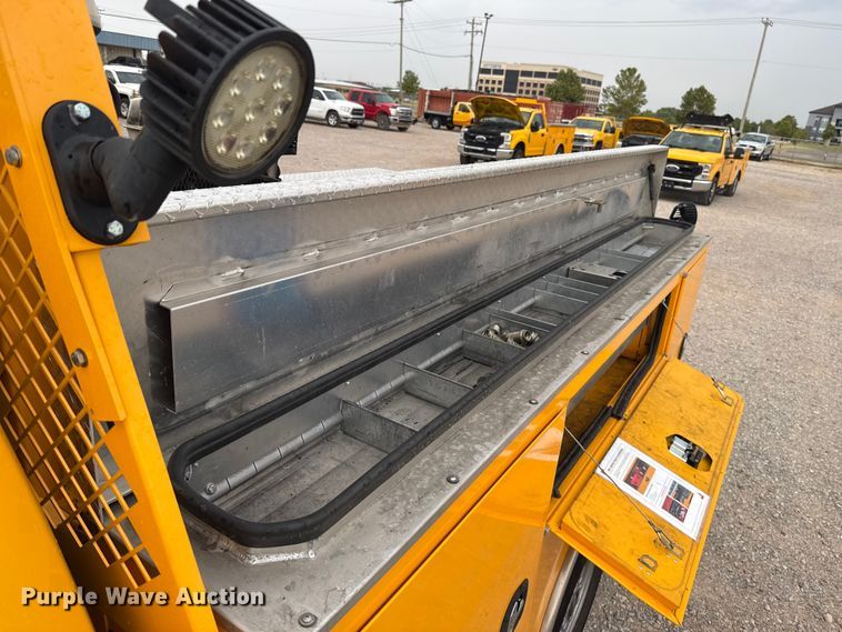 image for item FC4043 2021 Ford F350 Super Duty utility bed pickup truck