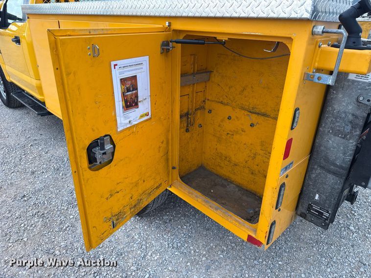 image for item FC4043 2021 Ford F350 Super Duty utility bed pickup truck