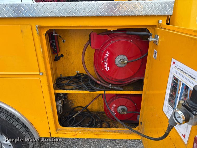 image for item FC4043 2021 Ford F350 Super Duty utility bed pickup truck