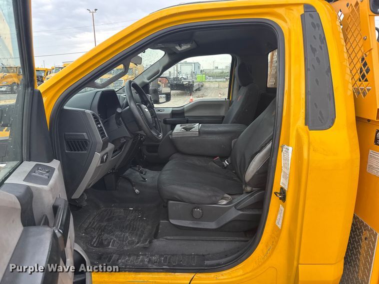 image for item FC4043 2021 Ford F350 Super Duty utility bed pickup truck