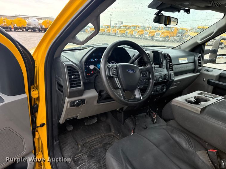 image for item FC4043 2021 Ford F350 Super Duty utility bed pickup truck