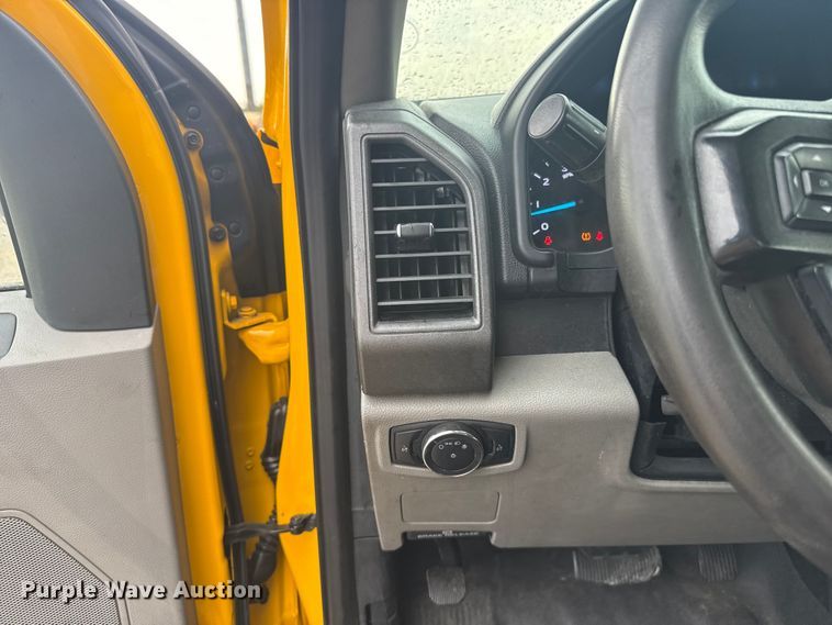 image for item FC4043 2021 Ford F350 Super Duty utility bed pickup truck
