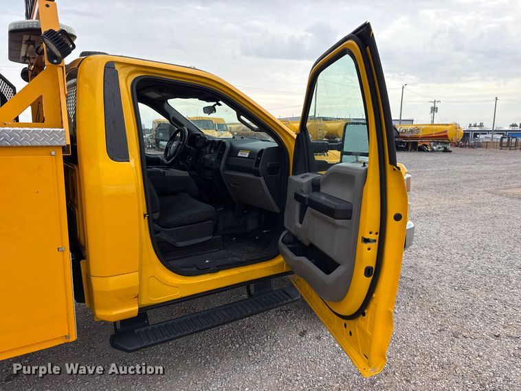 image for item FC4043 2021 Ford F350 Super Duty utility bed pickup truck
