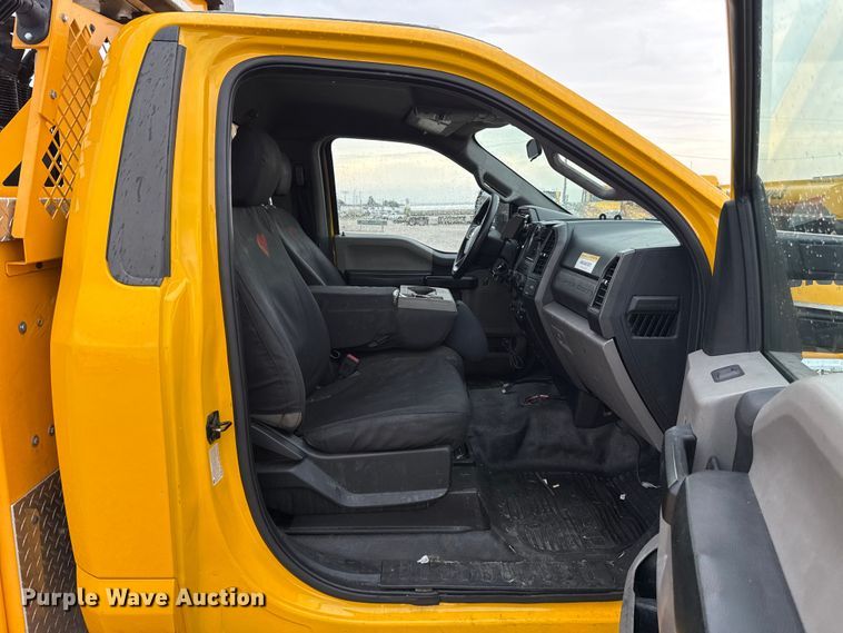 image for item FC4043 2021 Ford F350 Super Duty utility bed pickup truck