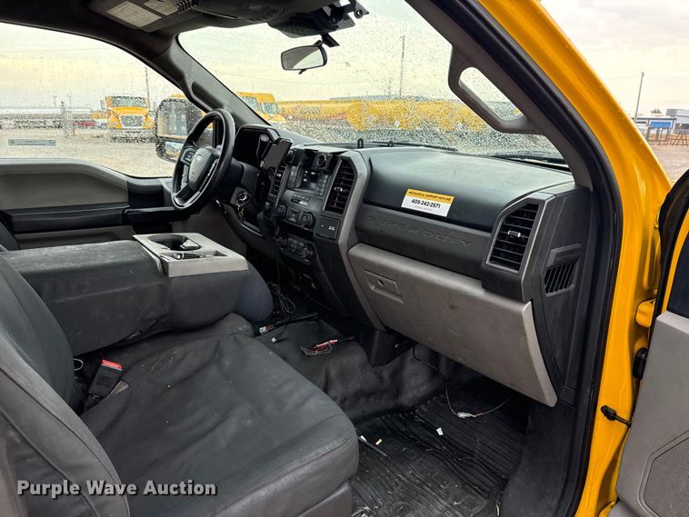 image for item FC4043 2021 Ford F350 Super Duty utility bed pickup truck