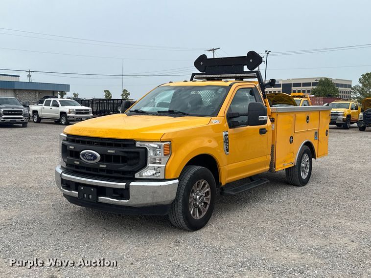 2020 Ford F350 Super Duty utility bed pickup truck