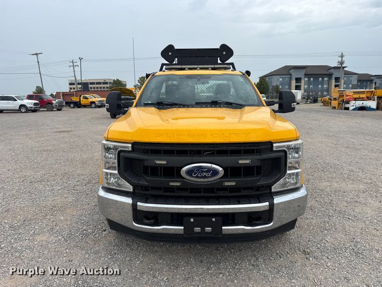 image for item FC4044 2020 Ford F350 Super Duty utility bed pickup truck