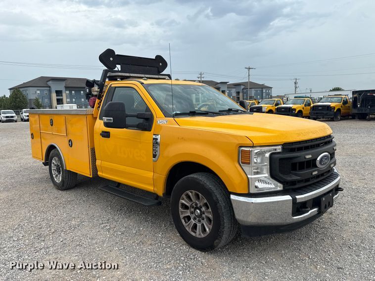 image for item FC4044 2020 Ford F350 Super Duty utility bed pickup truck