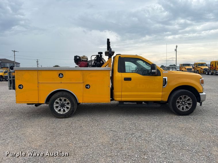 image for item FC4044 2020 Ford F350 Super Duty utility bed pickup truck