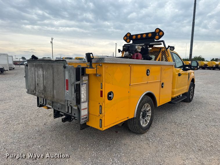 image for item FC4044 2020 Ford F350 Super Duty utility bed pickup truck