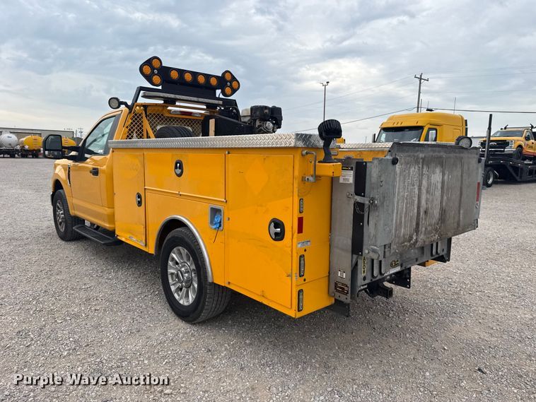 image for item FC4044 2020 Ford F350 Super Duty utility bed pickup truck