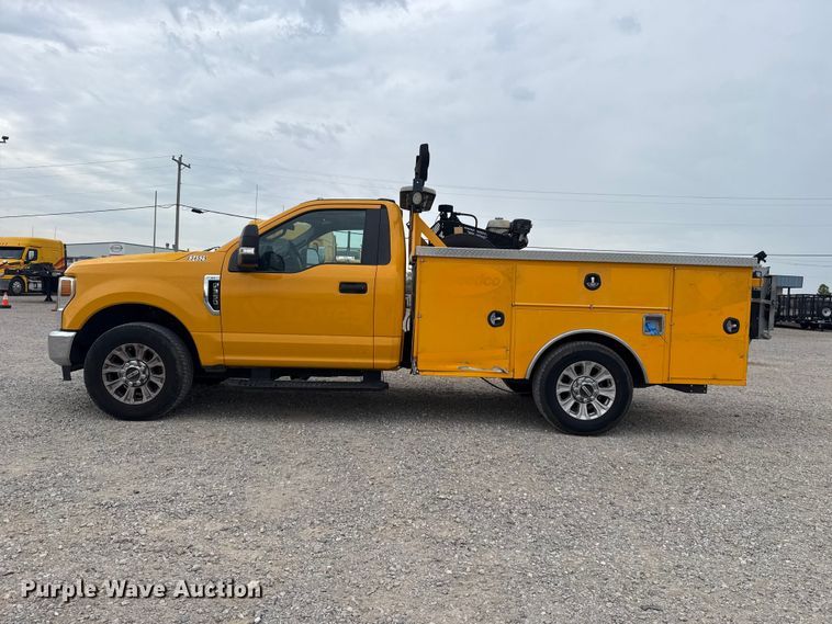 image for item FC4044 2020 Ford F350 Super Duty utility bed pickup truck