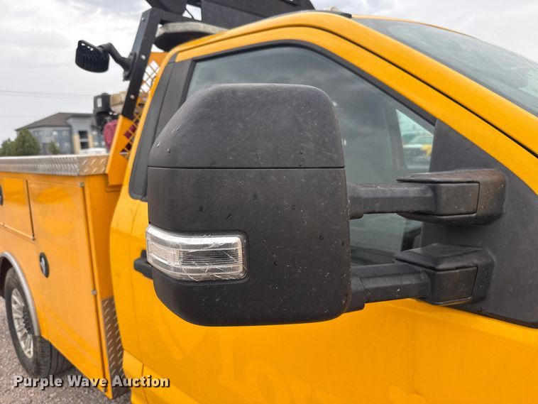image for item FC4044 2020 Ford F350 Super Duty utility bed pickup truck