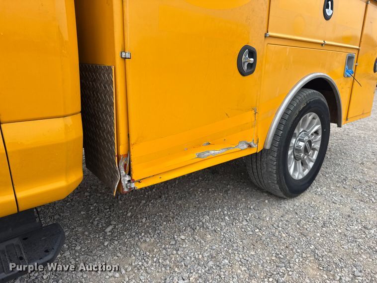image for item FC4044 2020 Ford F350 Super Duty utility bed pickup truck