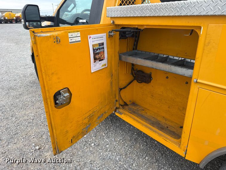 image for item FC4044 2020 Ford F350 Super Duty utility bed pickup truck