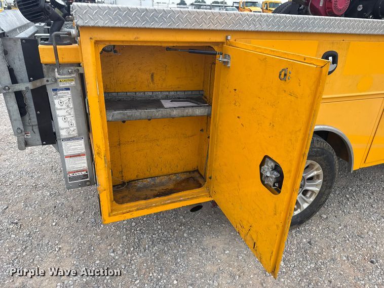 image for item FC4044 2020 Ford F350 Super Duty utility bed pickup truck