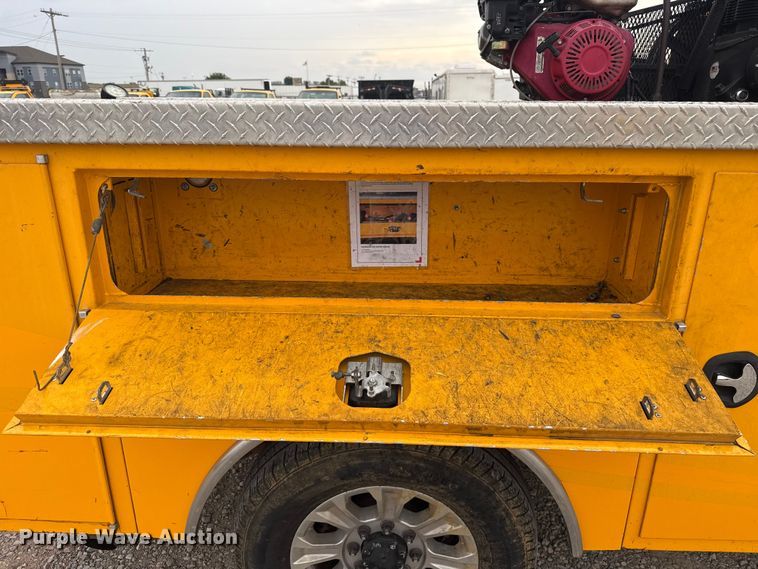 image for item FC4044 2020 Ford F350 Super Duty utility bed pickup truck