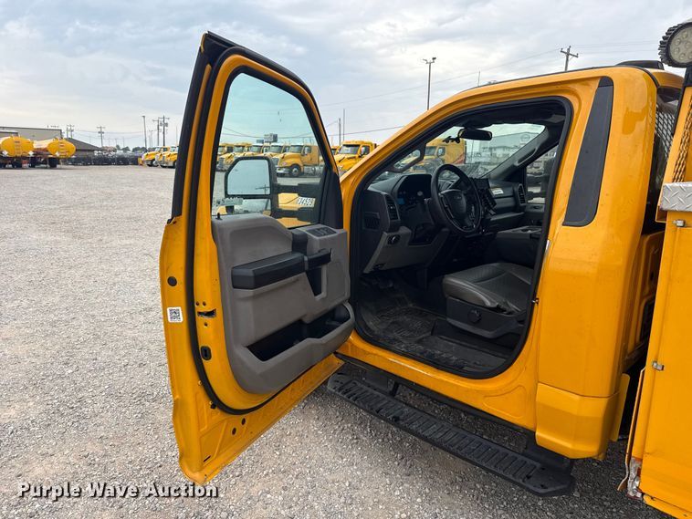 image for item FC4044 2020 Ford F350 Super Duty utility bed pickup truck