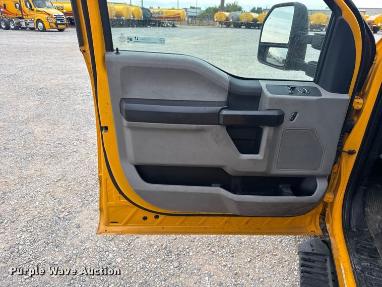image for item FC4044 2020 Ford F350 Super Duty utility bed pickup truck