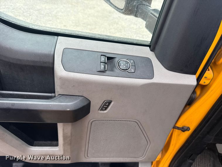 image for item FC4044 2020 Ford F350 Super Duty utility bed pickup truck