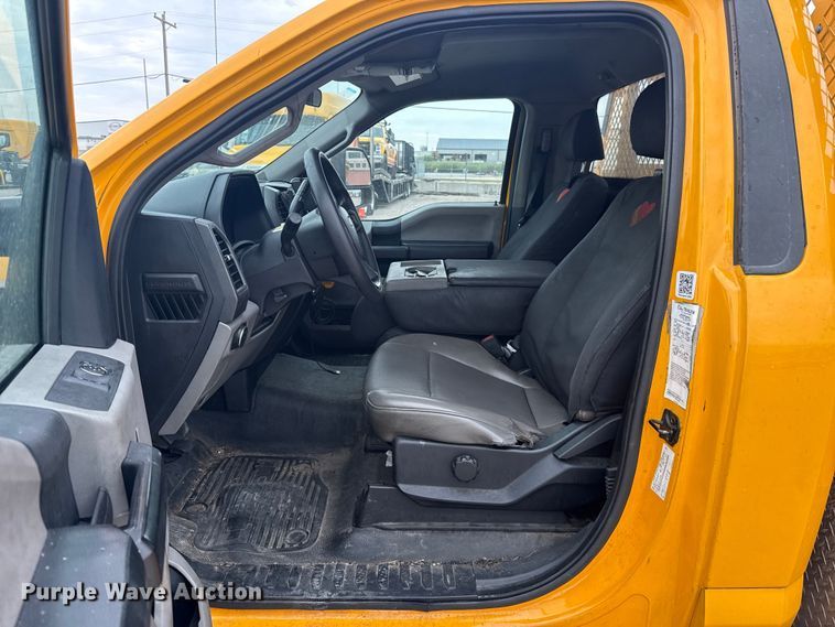 image for item FC4044 2020 Ford F350 Super Duty utility bed pickup truck