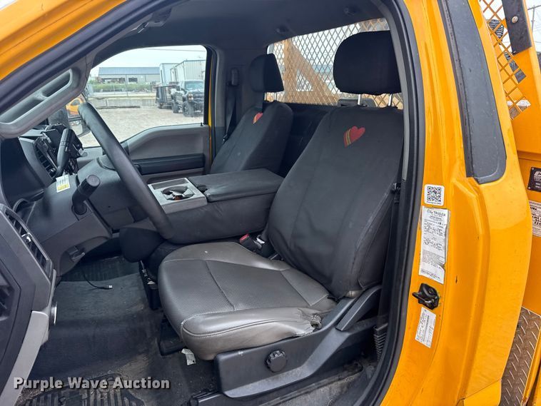 image for item FC4044 2020 Ford F350 Super Duty utility bed pickup truck