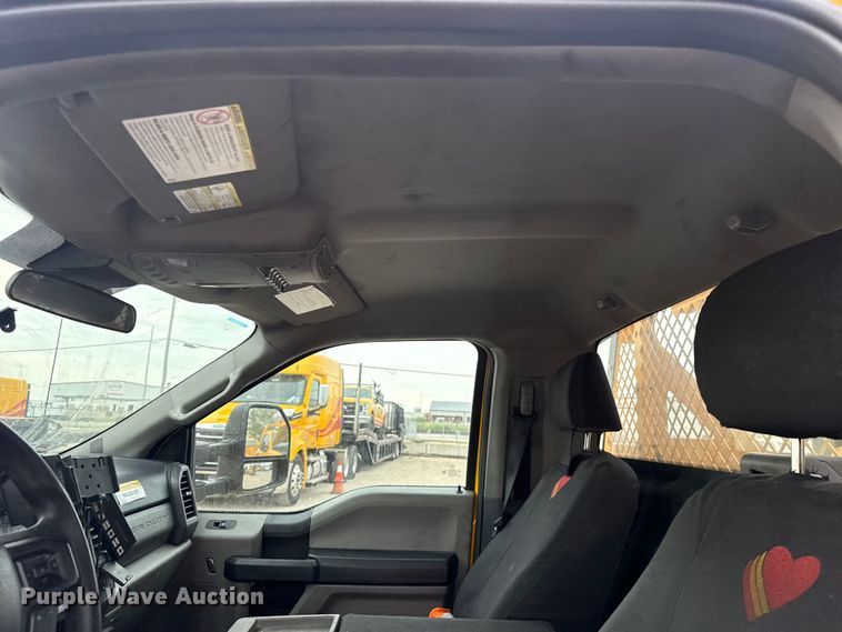 image for item FC4044 2020 Ford F350 Super Duty utility bed pickup truck