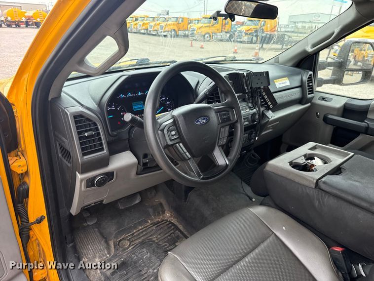 image for item FC4044 2020 Ford F350 Super Duty utility bed pickup truck