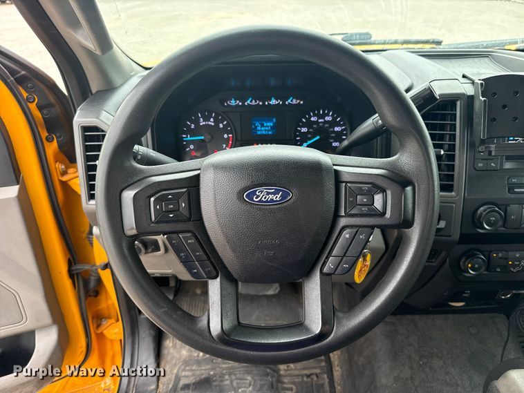 image for item FC4044 2020 Ford F350 Super Duty utility bed pickup truck