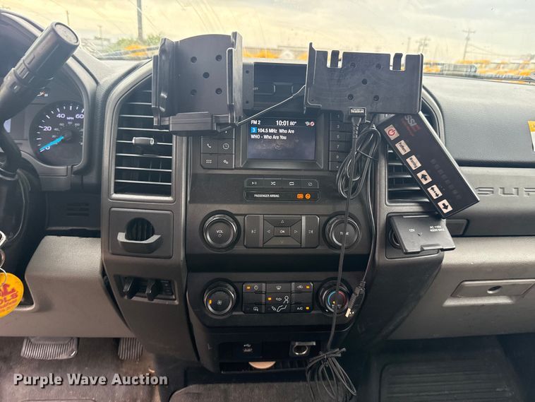 image for item FC4044 2020 Ford F350 Super Duty utility bed pickup truck