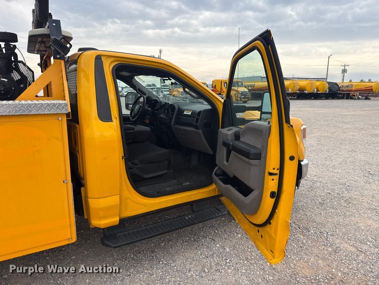 image for item FC4044 2020 Ford F350 Super Duty utility bed pickup truck