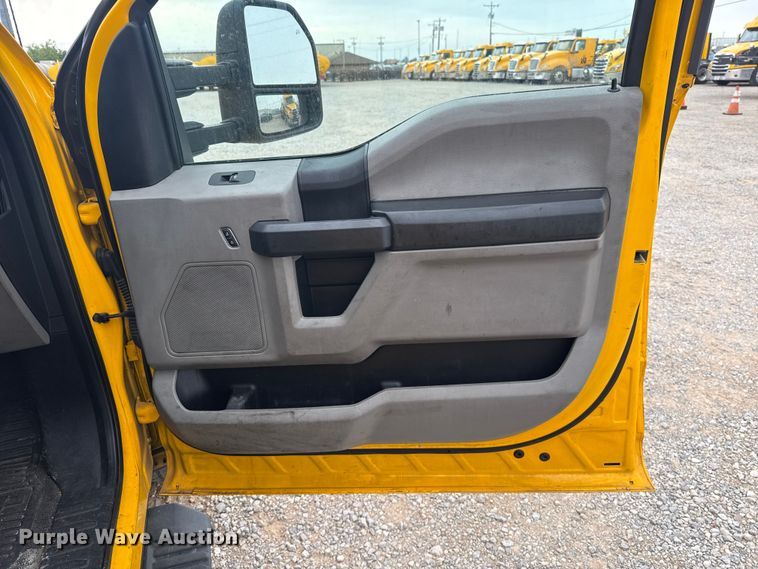 image for item FC4044 2020 Ford F350 Super Duty utility bed pickup truck