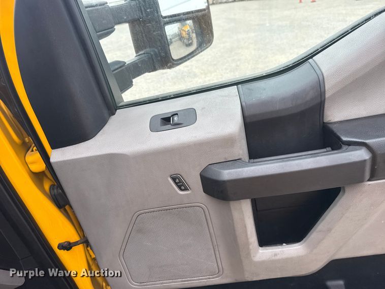 image for item FC4044 2020 Ford F350 Super Duty utility bed pickup truck