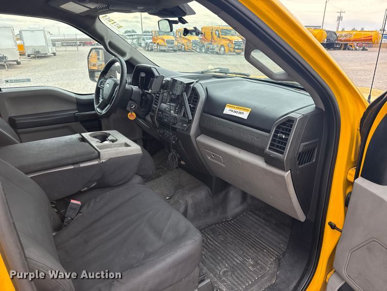 image for item FC4044 2020 Ford F350 Super Duty utility bed pickup truck