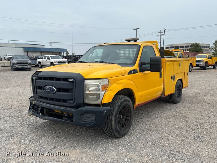 2015 Ford F350 Super Duty utility bed pickup truck