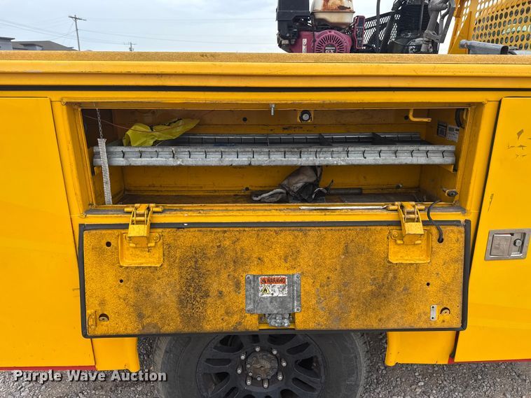 image for item FC4045 2015 Ford F350 Super Duty utility bed pickup truck