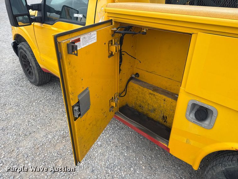 image for item FC4045 2015 Ford F350 Super Duty utility bed pickup truck