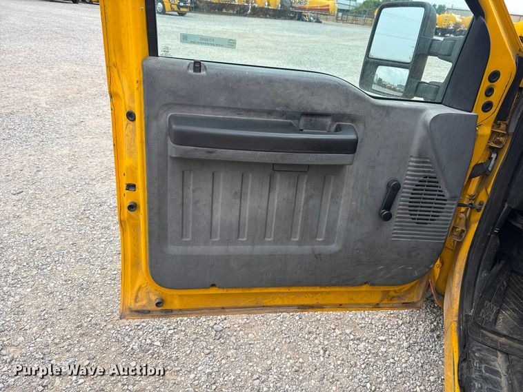image for item FC4045 2015 Ford F350 Super Duty utility bed pickup truck
