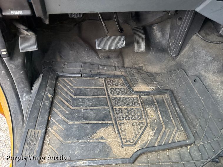 image for item FC4045 2015 Ford F350 Super Duty utility bed pickup truck