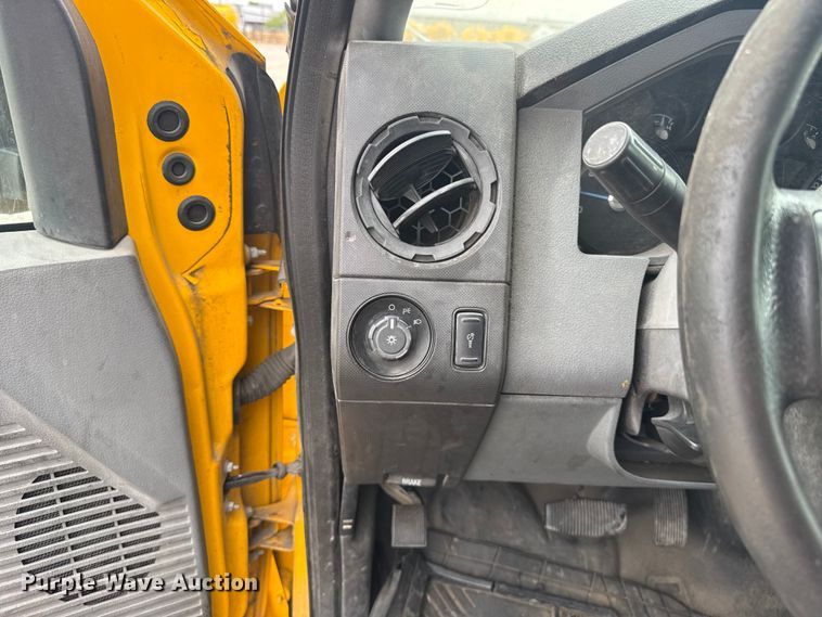 image for item FC4045 2015 Ford F350 Super Duty utility bed pickup truck