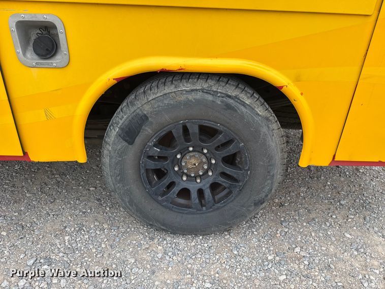 image for item FC4045 2015 Ford F350 Super Duty utility bed pickup truck