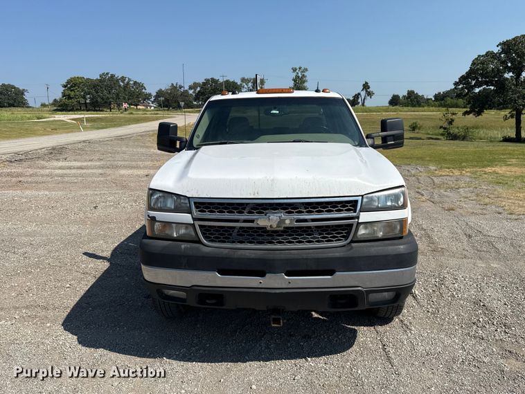 image for item FC4085 2005 Chevrolet Silverado 3500 Crew Cab pickup truck