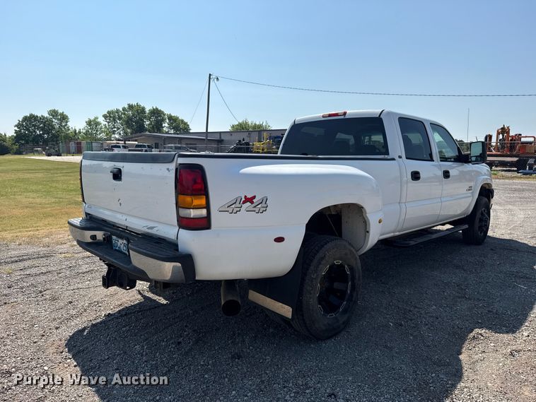 image for item FC4085 2005 Chevrolet Silverado 3500 Crew Cab pickup truck
