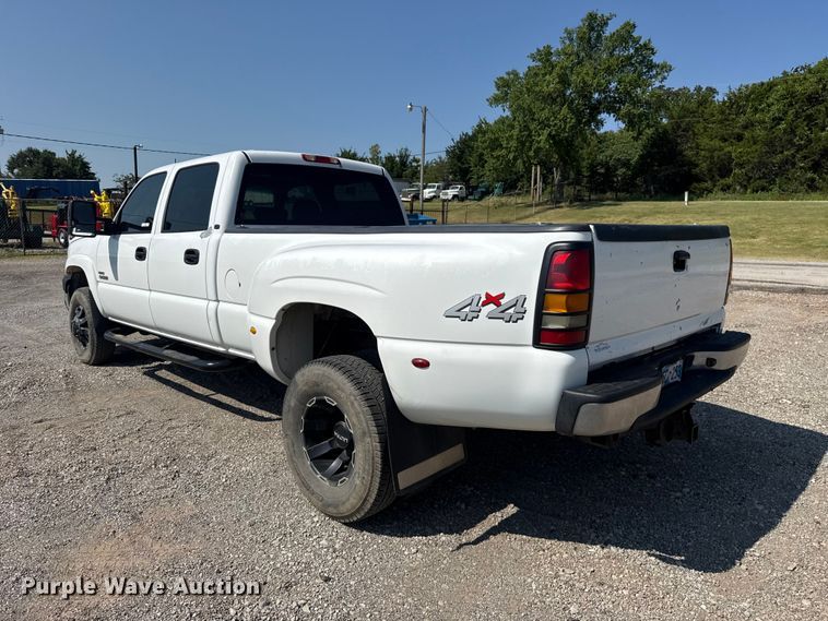 image for item FC4085 2005 Chevrolet Silverado 3500 Crew Cab pickup truck